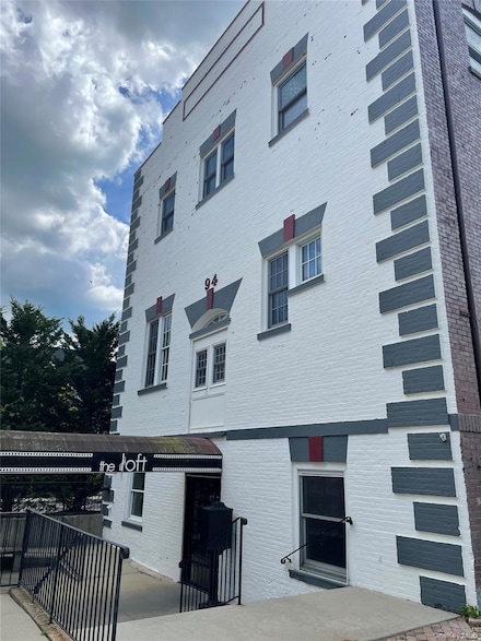 94 4th Ave, Bay Shore, NY 11706