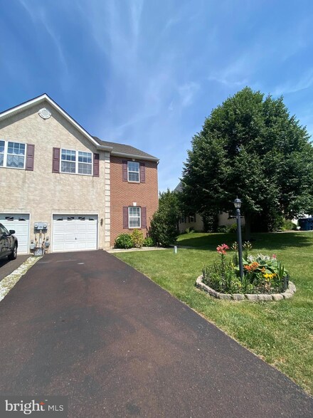 543 Clearview Dr, Souderton, PA 18964