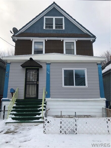 38 Roslyn St, Buffalo, NY 14211