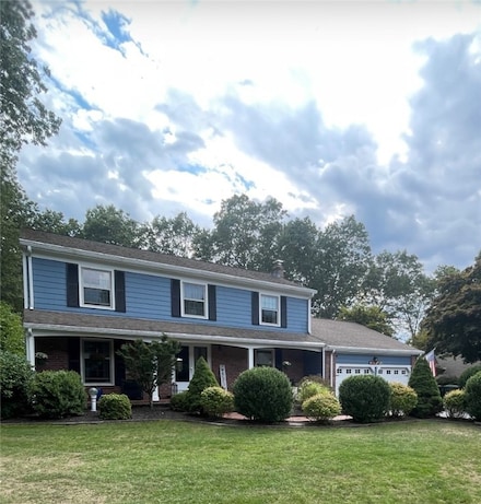 8 Winterberry Dr, Coventry, RI 02816