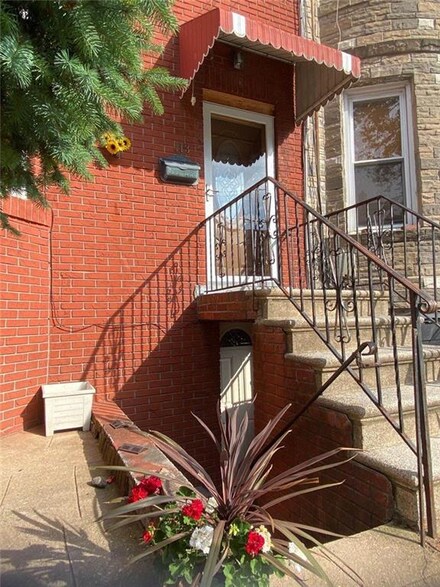113 Bay 11th St, Brooklyn, NY 11228