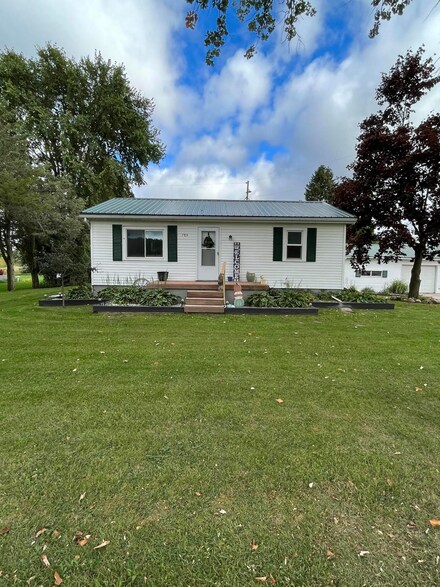 789 E Harrison Rd, Alma, MI 48801