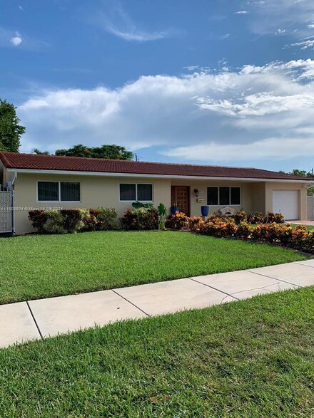 8720 SW 53rd St, Miami, FL 33165