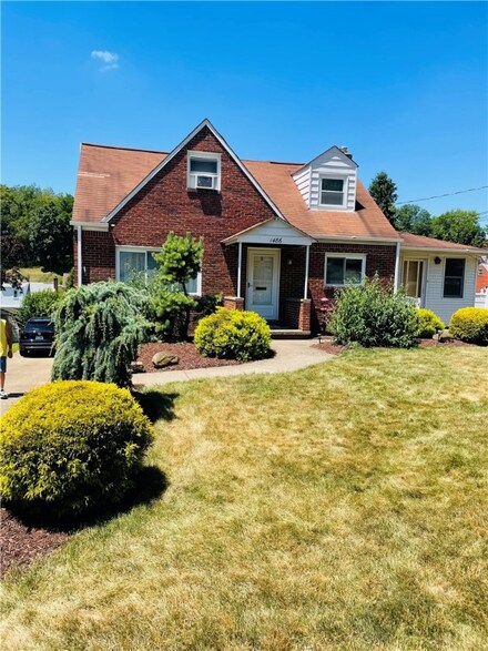1486 Gene Dr, Pittsburgh, PA 15234