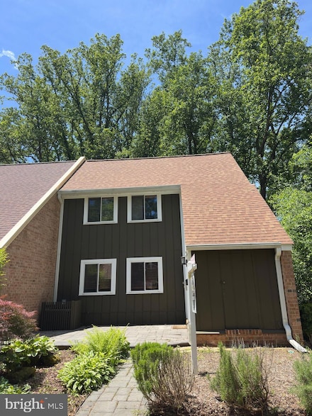 11152 Forest Edge Dr, Reston, VA 20190