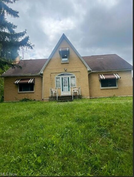 1448 Perry Dr SW, Canton, OH 44710