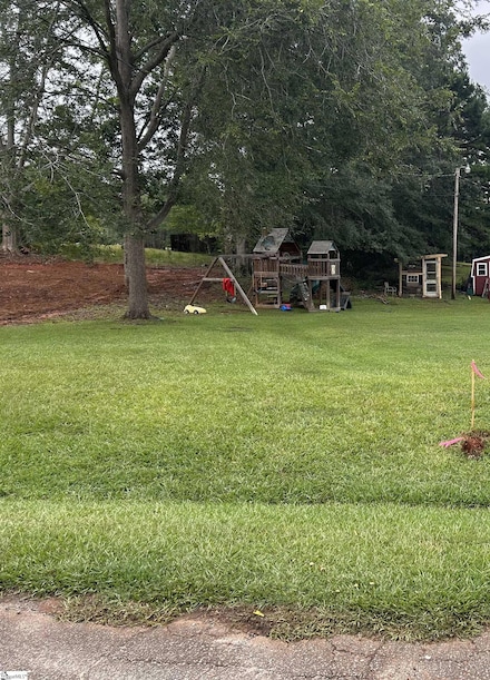 107 Riddle St, Laurens, SC 29630