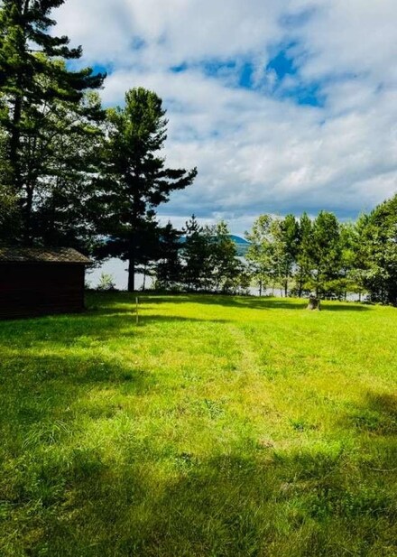 1413 Bluff Rd, Newport, VT 05855