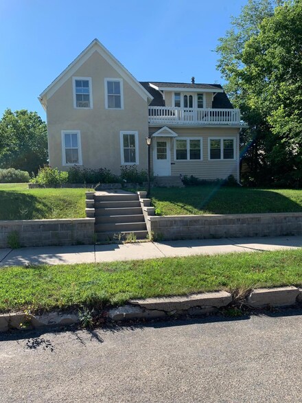 414 Pine St S, Sauk Centre, MN 56378