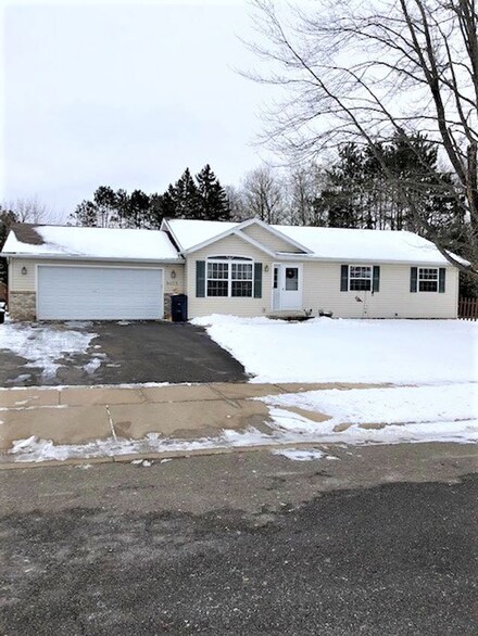 9405 Madelyn Ct, Rothschild, WI 54474