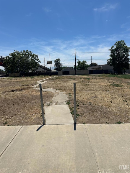 821 Kentucky St Unit 823, Bakersfield, CA 93305