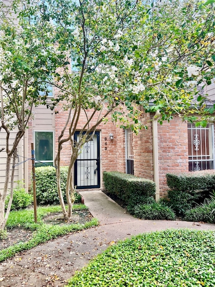 943 Memorial Village Dr Unit 34, Houston, TX 77024