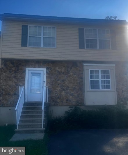 1 Kent Ct, Lawrence Township, NJ 08648
