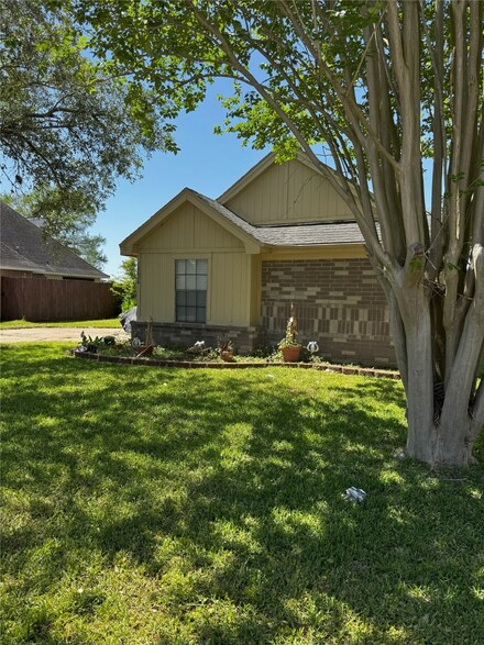 16626 Tranquil Dr, Sugar Land, TX 77498