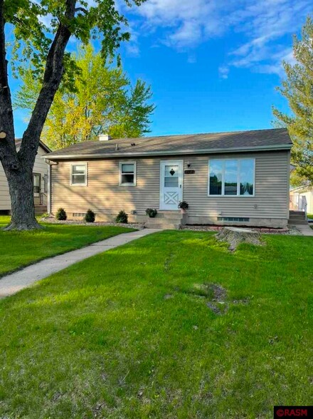 1317 S State St, New Ulm, MN 56073