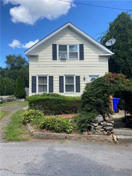 2 Dimasi Ct, West Warwick, RI 02893