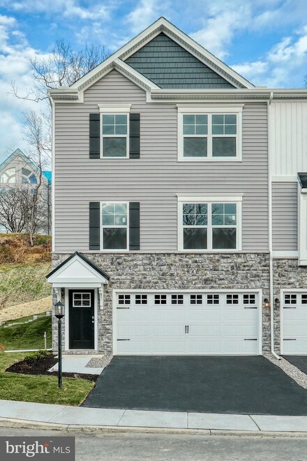 14 Woods Dr, Wormleysburg, PA 17011