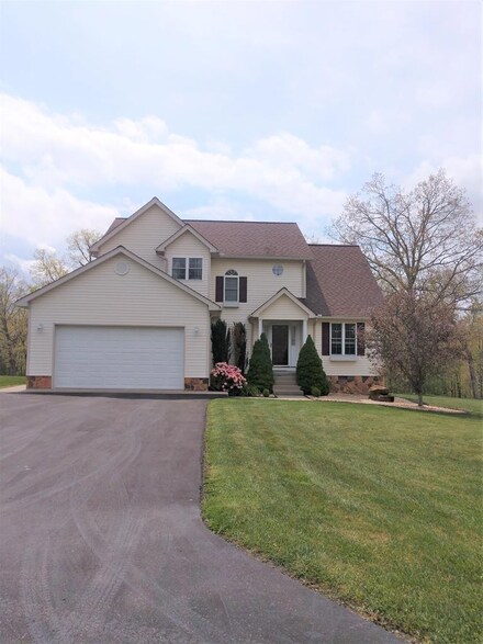 224 Shady Lake Dr, Shady Spring, WV 25918