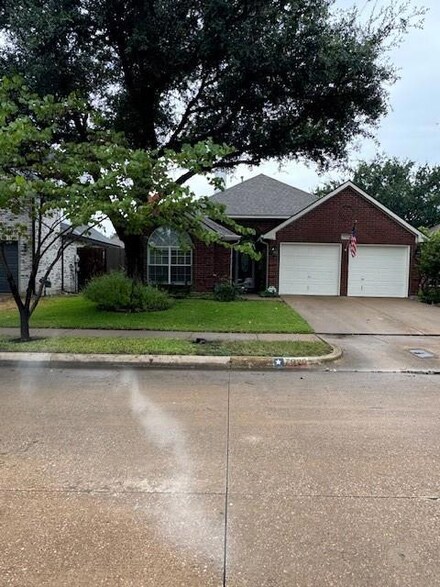 7925 Crystal Creek Cir, Fort Worth, TX 76137