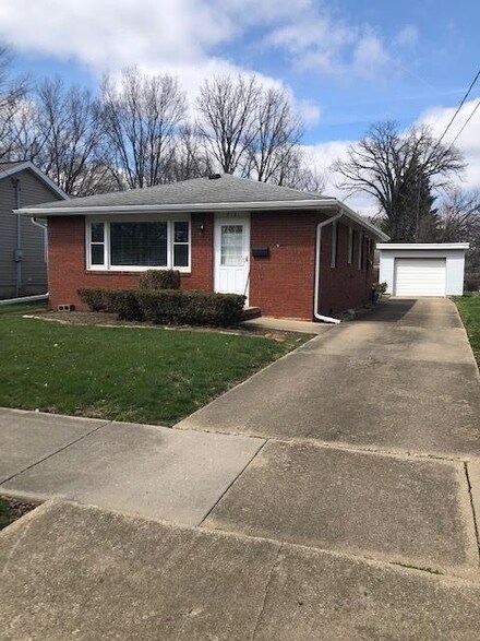 710 E Bissell St, Bloomington, IL 61701