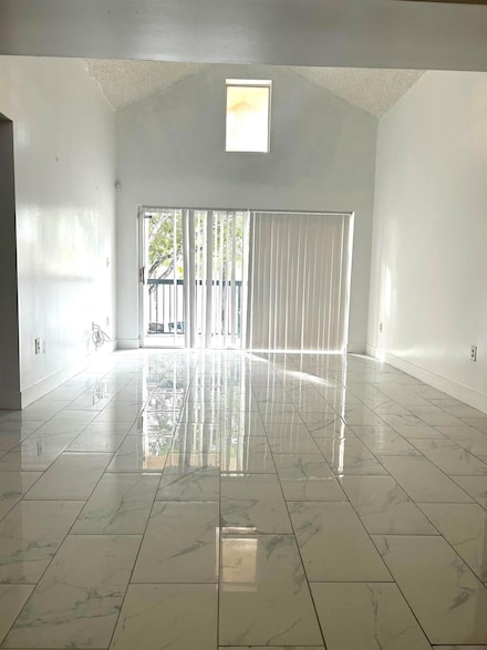 6296 NW 186th St Unit 210, Hialeah, FL 33015