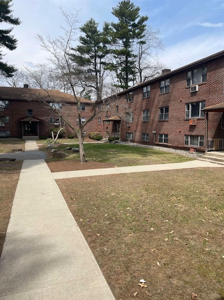 4 Brook Rd Unit 8, Salem, NH 03079