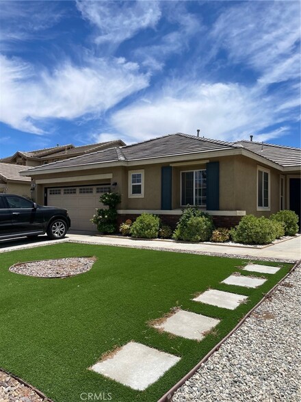 13849 Jackson St, Oak Hills, CA 92344