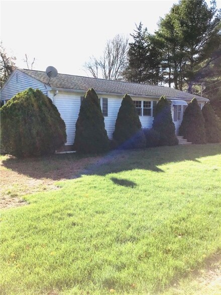 86 Elm Rd, Charlestown, RI 02813