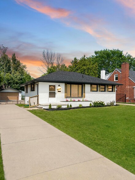 20215 Damman St, Harper Woods, MI 48225