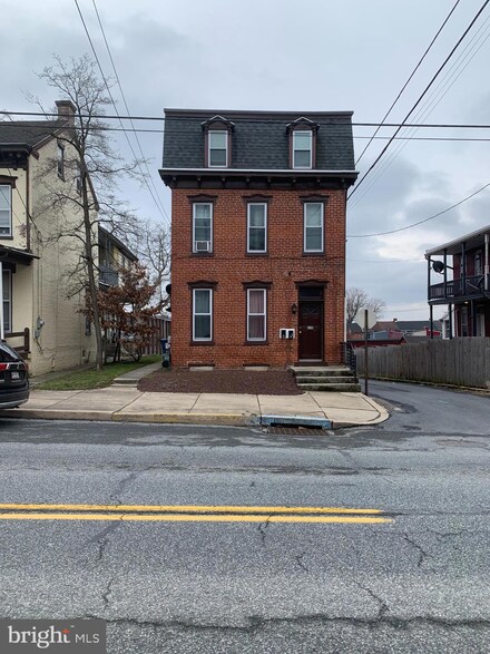 230 N 3rd St, Columbia, PA 17512