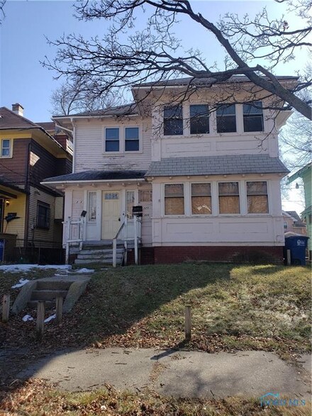 323 Islington St, Toledo, OH 43610