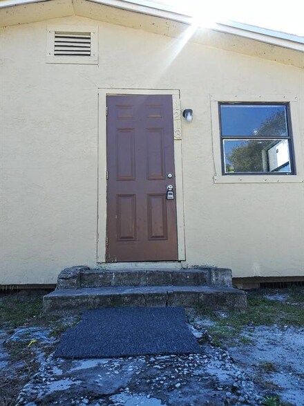 1213 Avenue I, Fort Pierce, FL 34950