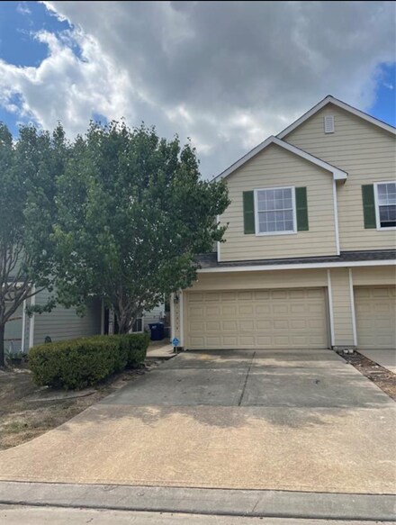 17219 Oakwood Chase Dr, Spring, TX 77379