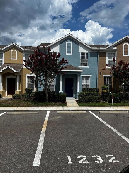 1232 Charlesworth Dr, Wesley Chapel, FL 33543