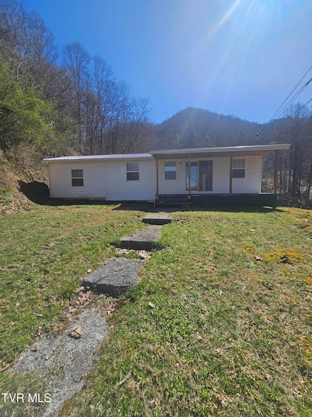1671 New House Branch Rd, Grundy, VA 24614