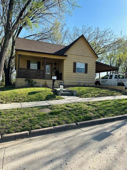 713 E Edison St, Independence, KS 67301
