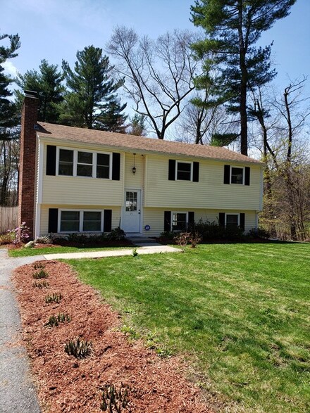 15 Merriam District, North Oxford, MA 01537