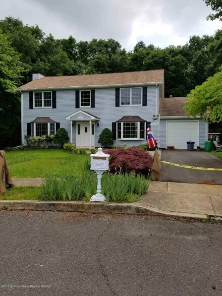 535 Smith Ct, Cliffwood, NJ 07721