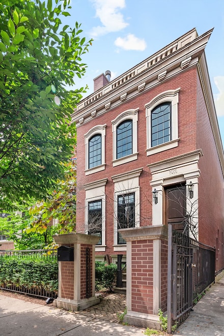 3926 N Greenview Ave, Chicago, IL 60613