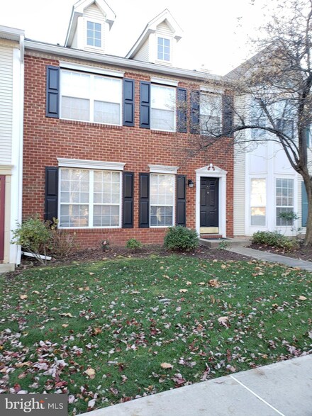 22 Cabot Way, Franklin Park, NJ 08823