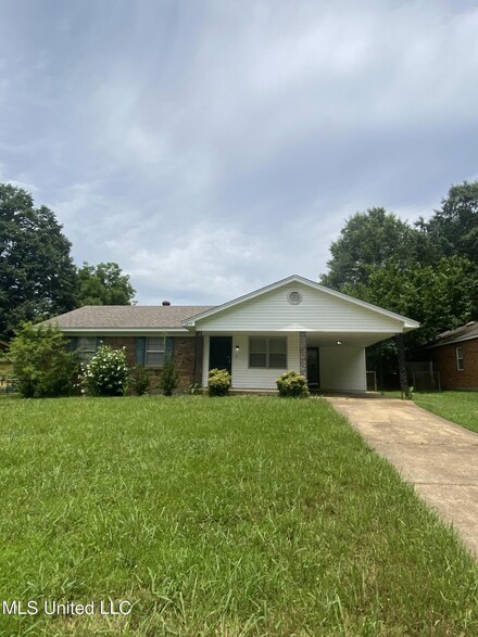 1658 Colonial Hills Dr, Southaven, MS 38671