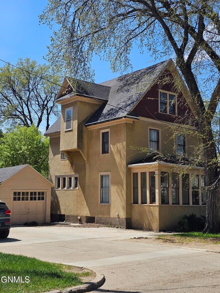 413 B E, Bismarck, ND 58501