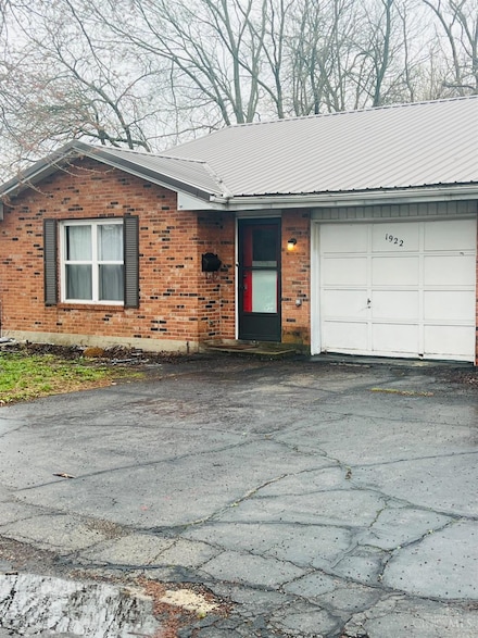 1922 Circle Ginny, Middletown, OH 45044