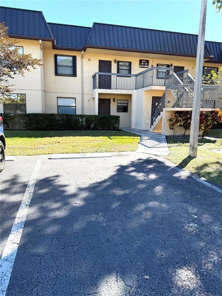 137 NW 93rd Ave Unit 103, Pembroke Pines, FL 33024