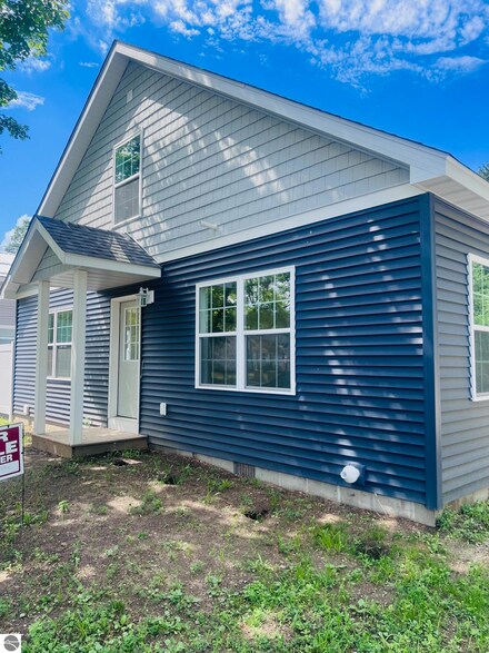 1006 Bruce St, Mount Pleasant, MI 48858