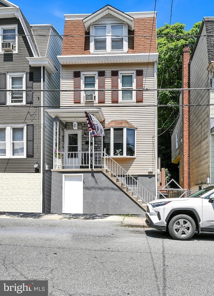 68 Main St, Pottsville, PA 17901