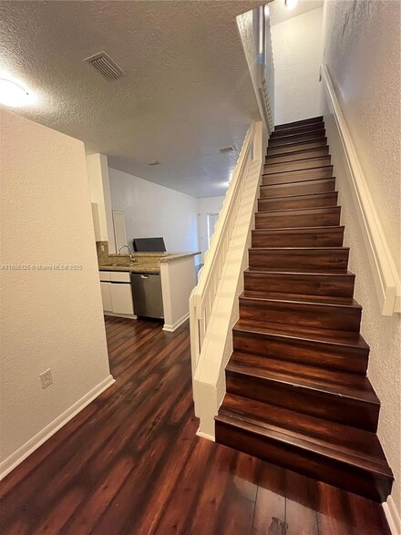 20820 San Simeon Way Unit 24G, Miami, FL 33179