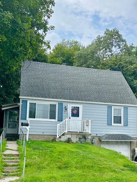 89 Rockledge Dr, Waterbury, CT 06706