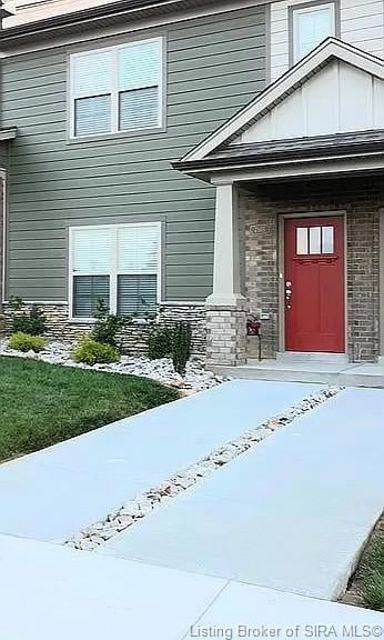 7905 Westmont Dr, Sellersburg, IN 47172