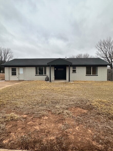 520 Lisa Ln, Waukomis, OK 73773